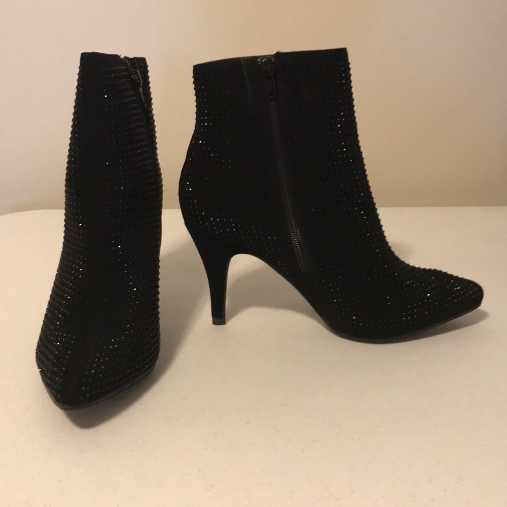Black sparkle bootie size 8W